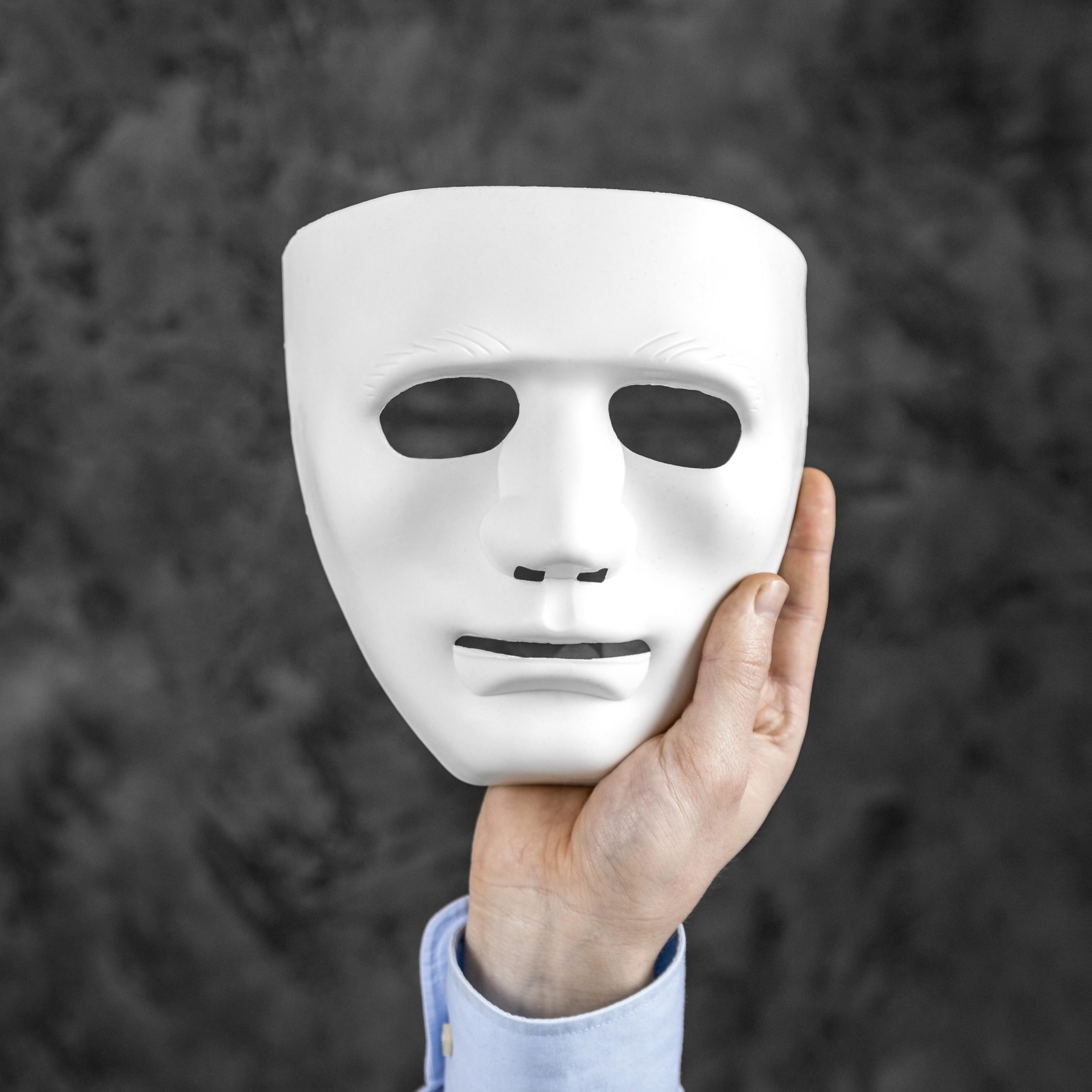 Máscara simbolizando el miedo a ser descubierto del síndrome del impostor